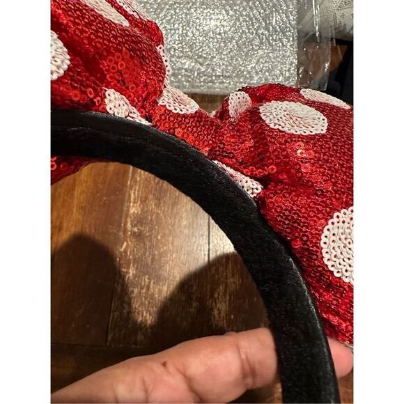 Disney Minnie Mouse Large Sequined aRed Polka Dot Bow Headband - Picture 4 of 6
